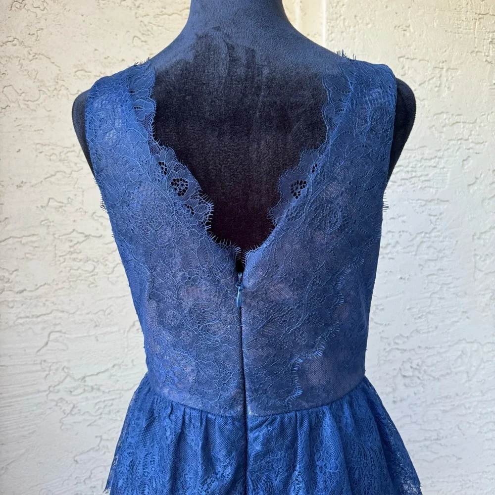 BCBGMaxAzria Navy Lace Cocktail Dress Sz S Sleeveless V-neck